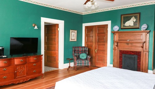 Falls Room