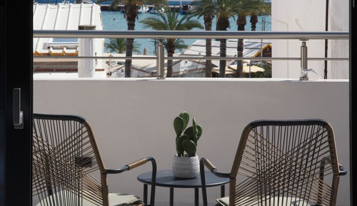 Studio, Sea View