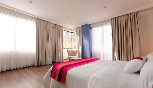 Comfort Suite, 1 Queen Bed, City View