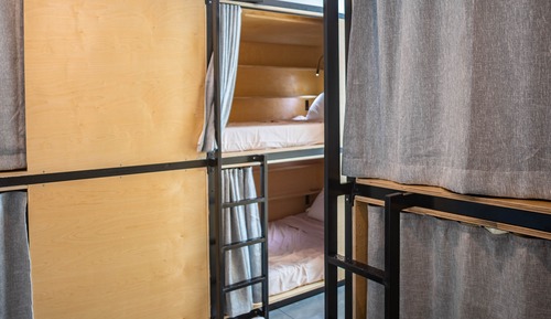 Comfort Shared Dormitory, Women only