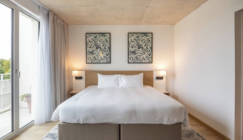 Standard Room, 1 King Bed, Balcony (Super King)