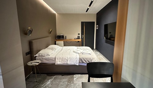 ROOM 04