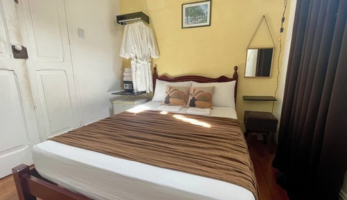 Superior double room with shared bathroom