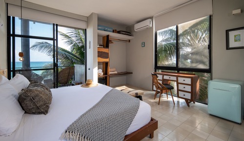Suite, Sea View