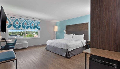 Room, 1 King Bed, Accessible (Mobility & Hearing, Roll-In Shower)