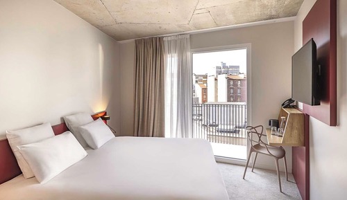Executive Room, 1 King Bed, Non Smoking, Balcony (Larger Room;Twin bed on request)