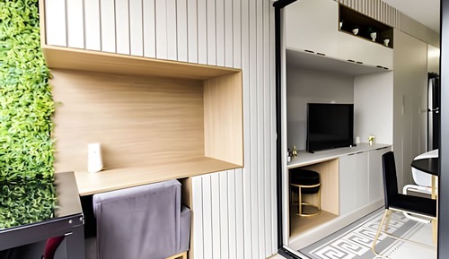 Deluxe Studio