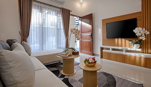 PREMIUM One-Bedroom Private Pool Suite