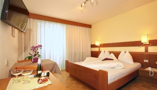 Economy Room