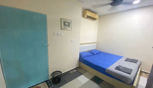 Room, Shared Bathroom