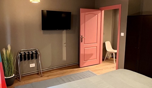 Deluxe Apartment, 1 King Bed, Non Smoking, City View