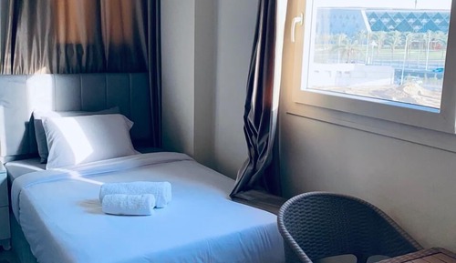 Single Room, 1 King Bed, Private Bathroom, City View