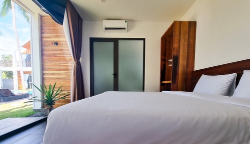 Deluxe Double Room, Pool View