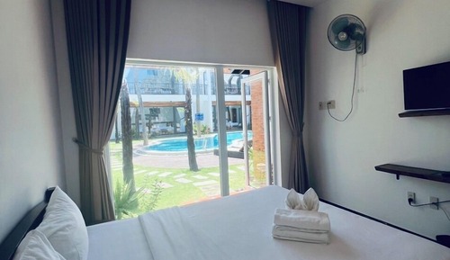 Superior Double Room, 1 Queen Bed, Pool View