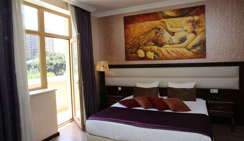 Deluxe Double or Twin Room