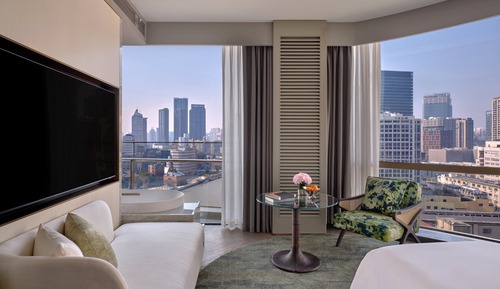 Classic Room, 1 King Bed (Garden Bridge View)