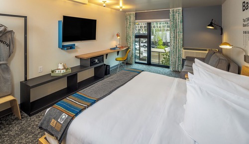 Room, 1 King Bed, Mobility Accessible (Courtyard)