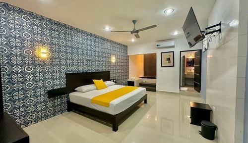 Room, 1 King Bed, Non Smoking, Hot Tub