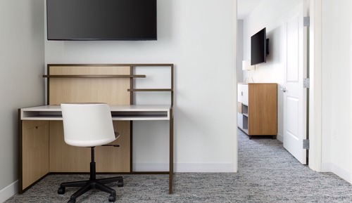 Suite, 1 King Bed with Sofa bed, Corner (Mobility/Hearing Access, Roll-in Shwr)