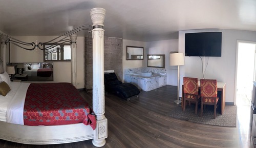 Suite, 1 King Bed, Hot Tub (Jacuzzi & Roman Bed)