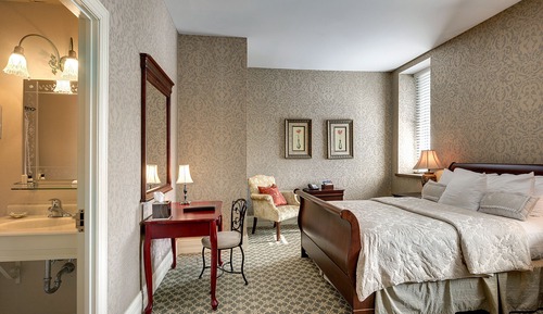 Standard Room, 1 King Bed