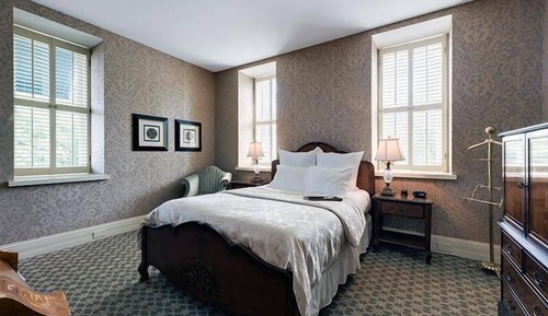 Standard Room, 1 Queen Bed
