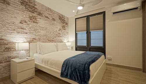 Apartment (1J)