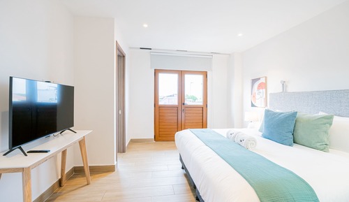 Apartment, 2 Bedrooms (3J)