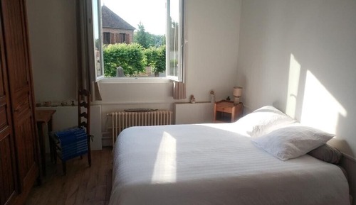 Double Room, Shared Bathroom (Chambre Blanche)