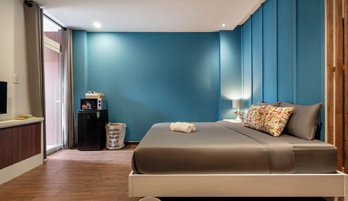 Deluxe Studio, 1 Queen Bed, Courtyard View