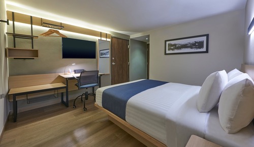 Standard Room, 1 Queen Bed, Non Smoking