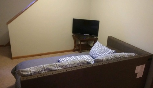 Historic Twin Tudors Inn Basement Room KP1404BMNT