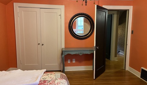 Historic Twin Tudors Inn Southwest Room KP1400SW