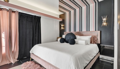 Design Room, 1 King Bed