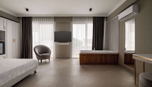 Deluxe Room, Jetted Tub