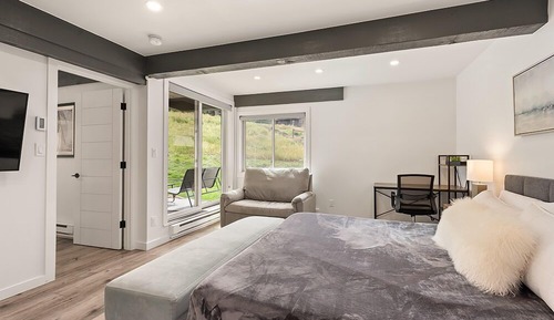 Luxury Condo, 3 Bedrooms, Patio, Mountain View (110)