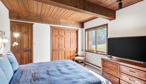 Deluxe Condo, 3 Bedrooms, Balcony, Mountain View (208)