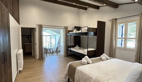 Exclusive Chalet, 2 Bedrooms, Smoking, Mountain View