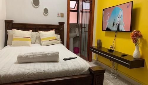 Deluxe Studio