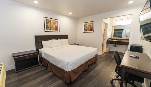 Standard Room, 1 King Bed