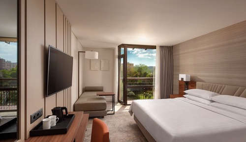 Comfort Room, 1 King Bed, Non Smoking, Balcony