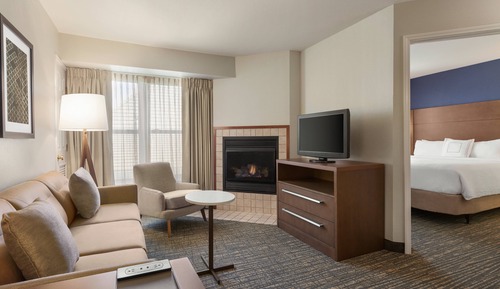 Business Room, 2 Bedrooms (Mobility Accessible, Roll-In Shower)