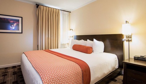 Suite, 1 King Bed with Sofa bed, Non Smoking, Refrigerator & Microwave