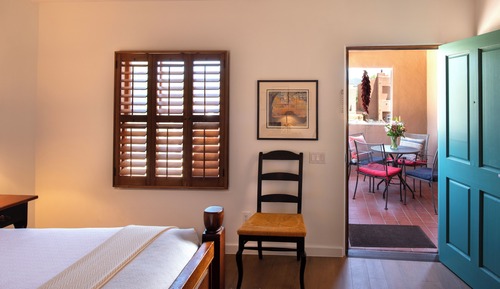 Classic Room, 1 King Bed (fireplace)