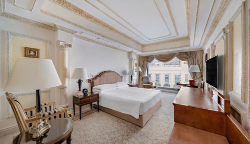 Classic Room, 1 King Bed, Club Lounge Access, City View