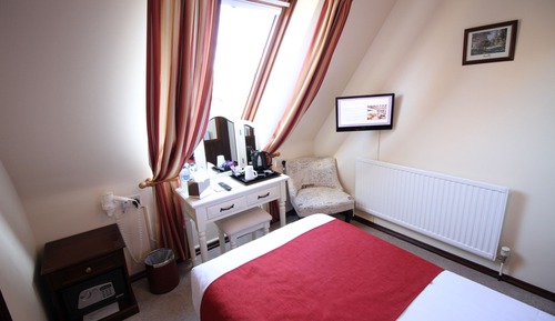 Basic Single Room, Ensuite (Bath only)