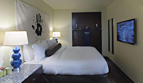 Standard Room, 1 King Bed, Non Smoking (Walk-in Shower)
