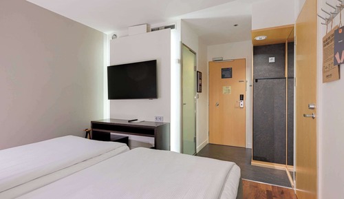 Twin Room (Compact)