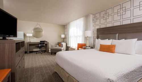 1 King Bed, Mobility Accessible Kitchen Studio, Non-Smoking