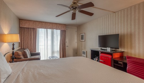 Premium Room, 1 King Bed with Sofa bed, Balcony, Partial Ocean View
